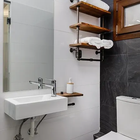Stylish And Modern - Miltos Apartment *